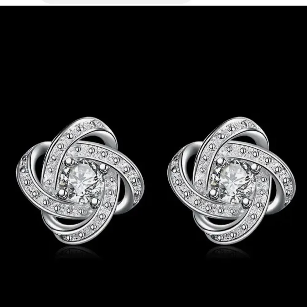 The Ambassador Earring in 925 silver and cz